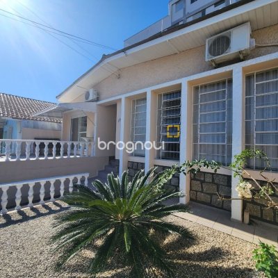 Casa com 120m², 3 quartos (sendo 1 suíte), 1 garagem, no bairro Centro em Florianópolis