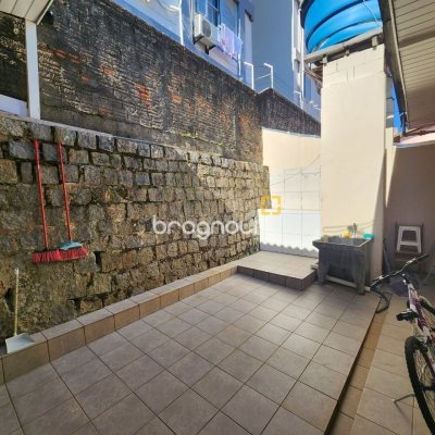 Casa com 120m², 3 quartos (sendo 1 suíte), 1 garagem, no bairro Centro em Florianópolis
