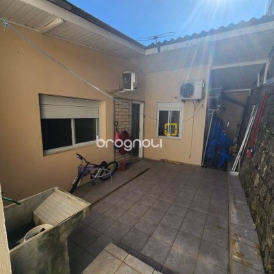 Casa com 120m², 3 quartos (sendo 1 suíte), 1 garagem, no bairro Centro em Florianópolis