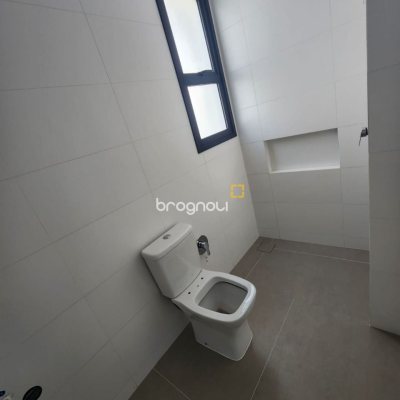 Apartamento com 69m², 2 quartos (sendo 2 suítes), 1 garagem, no bairro Centro em Florianópolis