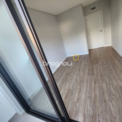 Apartamento com 69m², 2 quartos (sendo 2 suítes), 1 garagem, no bairro Centro em Florianópolis
