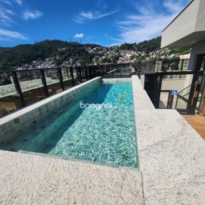 Apartamento com 69m², 2 quartos (sendo 2 suítes), 1 garagem, no bairro Centro em Florianópolis