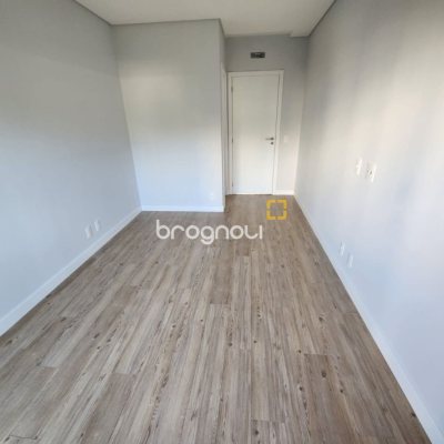 Apartamento com 69m², 2 quartos (sendo 2 suítes), 1 garagem, no bairro Centro em Florianópolis