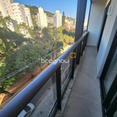 Apartamento com 69m², 2 quartos (sendo 2 suítes), 1 garagem, no bairro Centro em Florianópolis