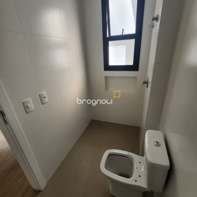 Apartamento com 69m², 2 quartos (sendo 2 suítes), 1 garagem, no bairro Centro em Florianópolis