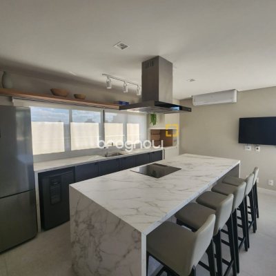 Apartamento com 57m², 1 quarto, 1 garagem, no bairro Centro em Florianópolis