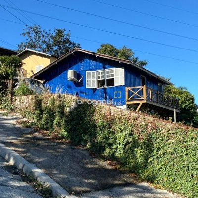 Casa com 90m², 2 quartos, 2 garagens, no bairro São Luiz em São José