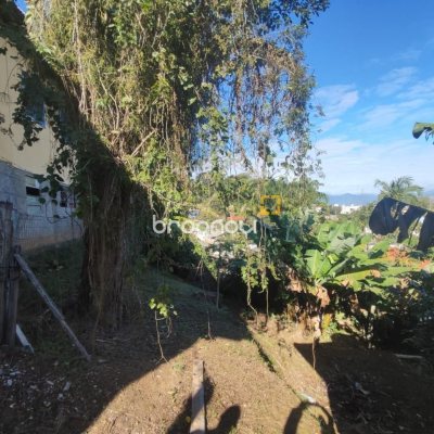 Casa com 90m², 2 quartos, 2 garagens, no bairro São Luiz em São José
