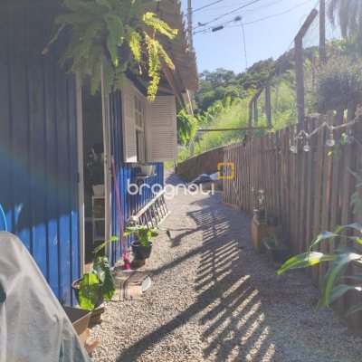 Casa com 90m², 2 quartos, 2 garagens, no bairro São Luiz em São José