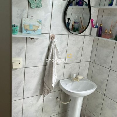 Casa com 90m², 2 quartos, 2 garagens, no bairro São Luiz em São José