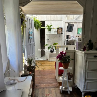 Casa com 90m², 2 quartos, 2 garagens, no bairro São Luiz em São José