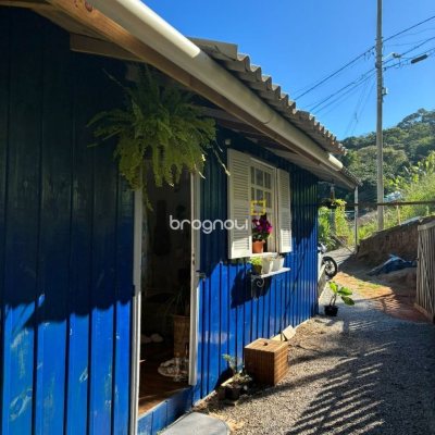 Casa com 90m², 2 quartos, 2 garagens, no bairro São Luiz em São José