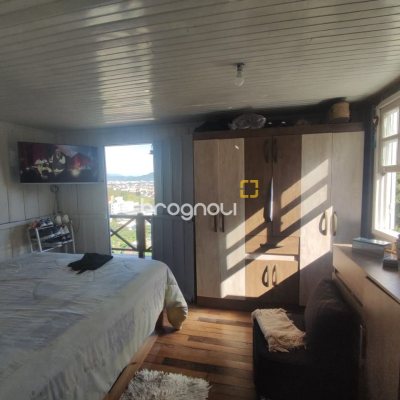 Casa com 90m², 2 quartos, 2 garagens, no bairro São Luiz em São José