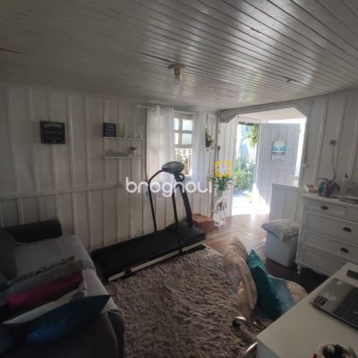 Casa com 90m², 2 quartos, 2 garagens, no bairro São Luiz em São José