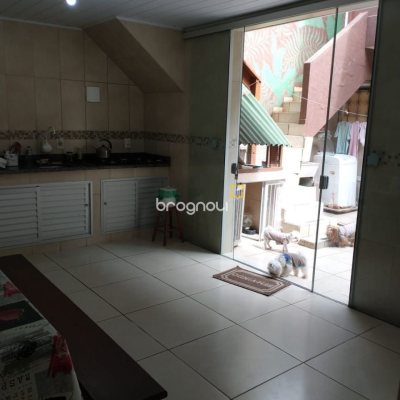 Casa com 119m², 4 quartos (sendo 2 suítes), 2 garagens, no bairro Saco dos Limões em Florianópolis