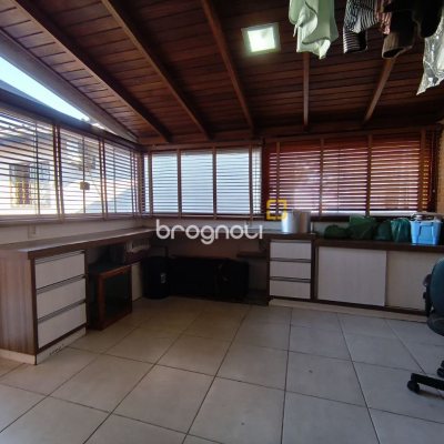 Casa com 119m², 4 quartos (sendo 2 suítes), 2 garagens, no bairro Saco dos Limões em Florianópolis