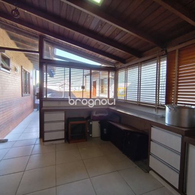 Casa com 119m², 4 quartos (sendo 2 suítes), 2 garagens, no bairro Saco dos Limões em Florianópolis