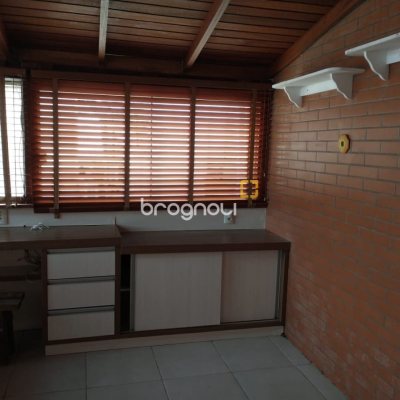 Casa com 119m², 4 quartos (sendo 2 suítes), 2 garagens, no bairro Saco dos Limões em Florianópolis