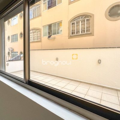 Apartamento com 105m², 2 quartos (sendo 1 suíte), 1 garagem, no bairro Trindade em Florianópolis