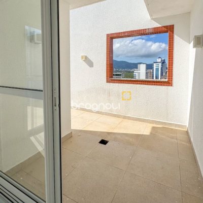 Cobertura com 156m², 3 quartos (sendo 1 suíte), 2 garagens, no bairro Agronômica em Florianópolis
