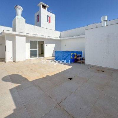 Cobertura com 156m², 3 quartos (sendo 1 suíte), 2 garagens, no bairro Agronômica em Florianópolis
