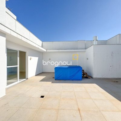 Cobertura com 156m², 3 quartos (sendo 1 suíte), 2 garagens, no bairro Agronômica em Florianópolis