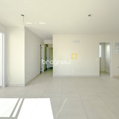 Cobertura com 156m², 3 quartos (sendo 1 suíte), 2 garagens, no bairro Agronômica em Florianópolis