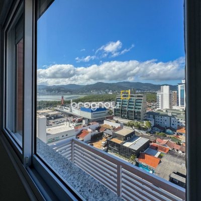Cobertura com 156m², 3 quartos (sendo 1 suíte), 2 garagens, no bairro Agronômica em Florianópolis