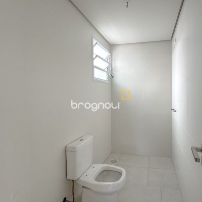 Cobertura com 156m², 3 quartos (sendo 1 suíte), 2 garagens, no bairro Agronômica em Florianópolis