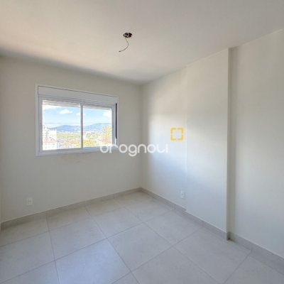 Cobertura com 156m², 3 quartos (sendo 1 suíte), 2 garagens, no bairro Agronômica em Florianópolis