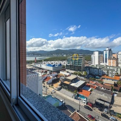 Cobertura com 156m², 3 quartos (sendo 1 suíte), 2 garagens, no bairro Agronômica em Florianópolis
