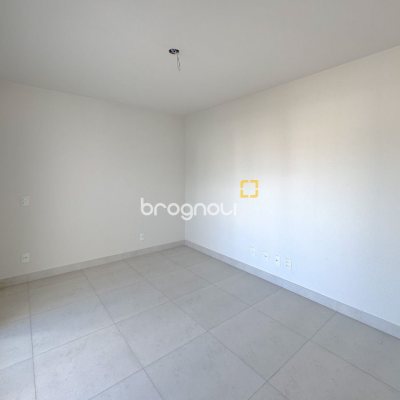 Cobertura com 156m², 3 quartos (sendo 1 suíte), 2 garagens, no bairro Agronômica em Florianópolis