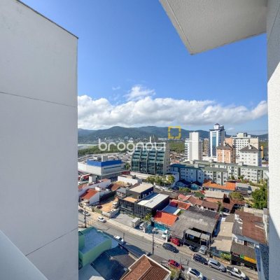 Cobertura com 156m², 3 quartos (sendo 1 suíte), 2 garagens, no bairro Agronômica em Florianópolis