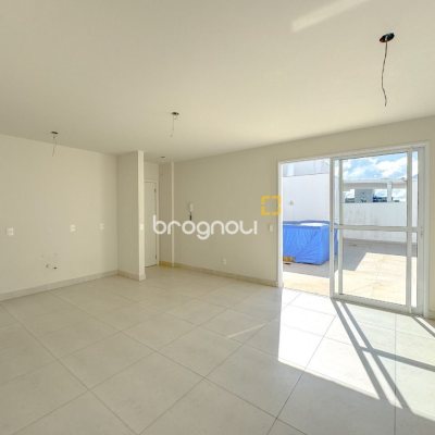 Cobertura com 156m², 3 quartos (sendo 1 suíte), 2 garagens, no bairro Agronômica em Florianópolis