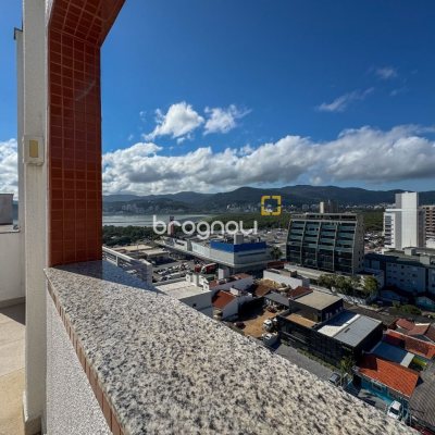 Cobertura com 156m², 3 quartos (sendo 1 suíte), 2 garagens, no bairro Agronômica em Florianópolis