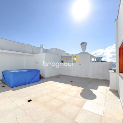 Cobertura com 156m², 3 quartos (sendo 1 suíte), 2 garagens, no bairro Agronômica em Florianópolis