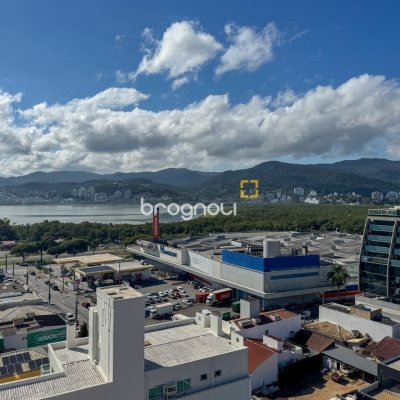 Cobertura com 156m², 3 quartos (sendo 1 suíte), 2 garagens, no bairro Agronômica em Florianópolis