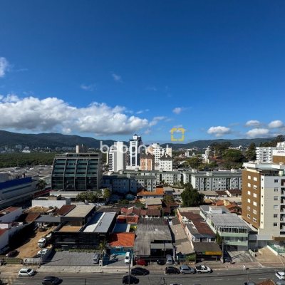 Cobertura com 156m², 3 quartos (sendo 1 suíte), 2 garagens, no bairro Agronômica em Florianópolis