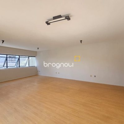 Sala com 60m², 1 garagem, no bairro Centro em Florianópolis
