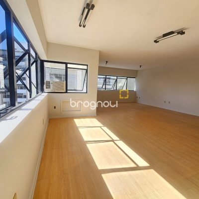 Sala com 60m², 1 garagem, no bairro Centro em Florianópolis