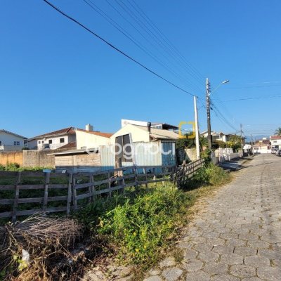 Terreno com 869m², no bairro Fazenda Santo Antônio em São José