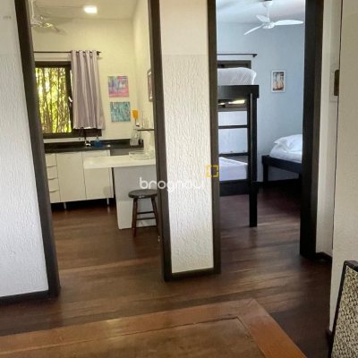 Hotel com 228m², 11 quartos, no bairro Barra da Lagoa em Florianópolis