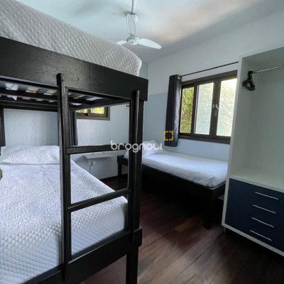 Hotel com 228m², 11 quartos, no bairro Barra da Lagoa em Florianópolis