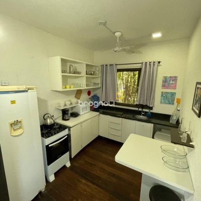 Hotel com 228m², 11 quartos, no bairro Barra da Lagoa em Florianópolis