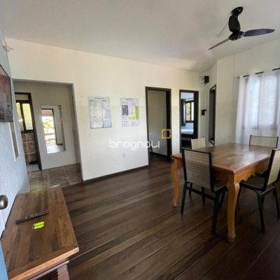 Hotel com 228m², 11 quartos, no bairro Barra da Lagoa em Florianópolis