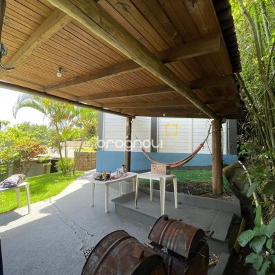 Hotel com 228m², 11 quartos, no bairro Barra da Lagoa em Florianópolis