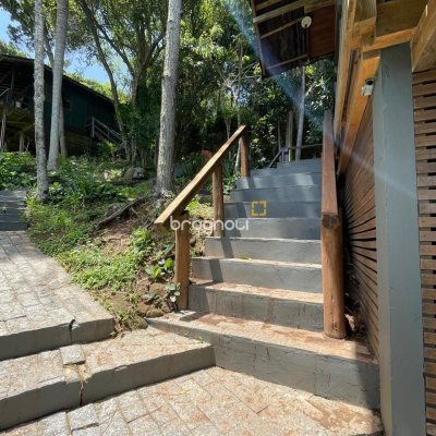 Hotel com 228m², 11 quartos, no bairro Barra da Lagoa em Florianópolis