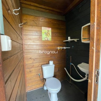 Hotel com 228m², 11 quartos, no bairro Barra da Lagoa em Florianópolis