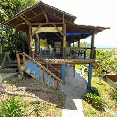 Hotel com 228m², 11 quartos, no bairro Barra da Lagoa em Florianópolis