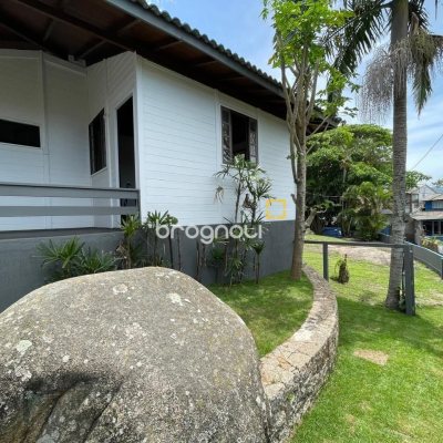 Hotel com 228m², 11 quartos, no bairro Barra da Lagoa em Florianópolis